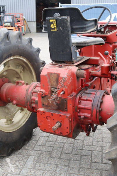 Tractor agrícola International 523