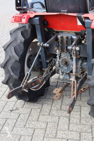 Tractor agrícola Yanmar F220D