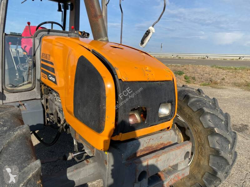 Tractor Renault 330  endommagé