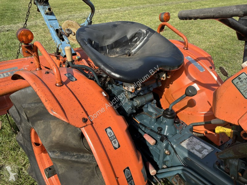 Tractor  B7001
