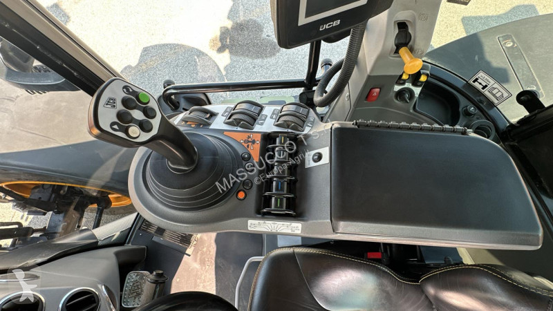 Tracteur agricole JCB 4220 4X4