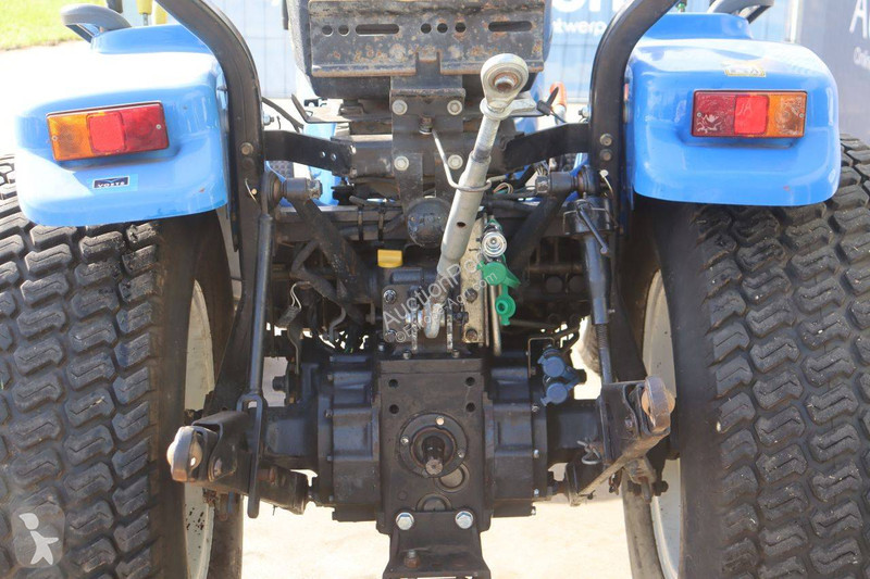 Tracteur agricole New Holland Boomer 2030