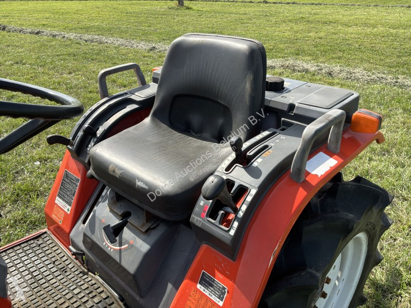 Tracteur agricole Kubota Aste A175