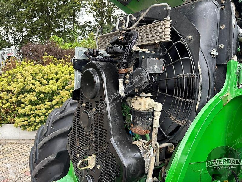 Zemědělský traktor John Deere 7230R