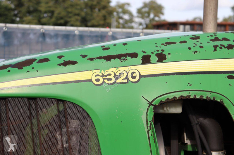 Zemědělský traktor John Deere 6320