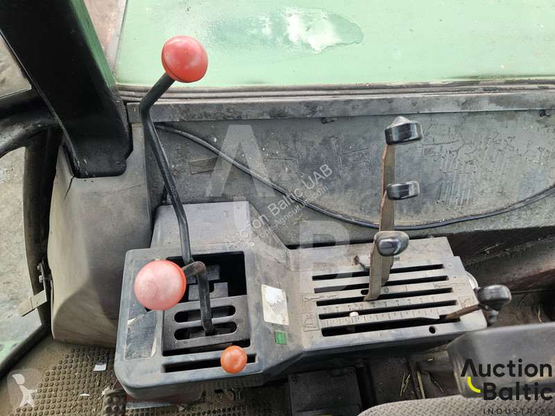Zemědělský traktor John Deere 3640