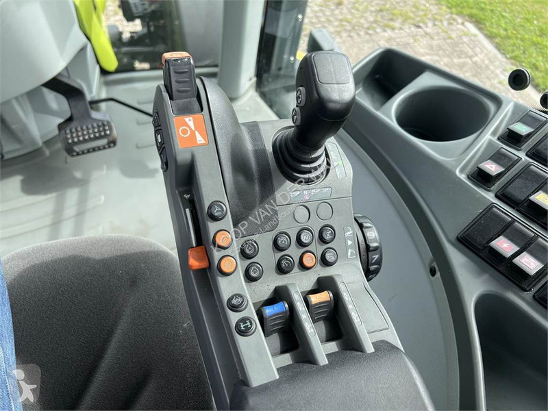 Tractor agrícola Claas Axion 830