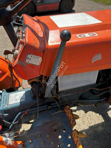 Tractor  B7001