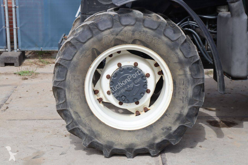 Tracteur agricole New Holland TL90