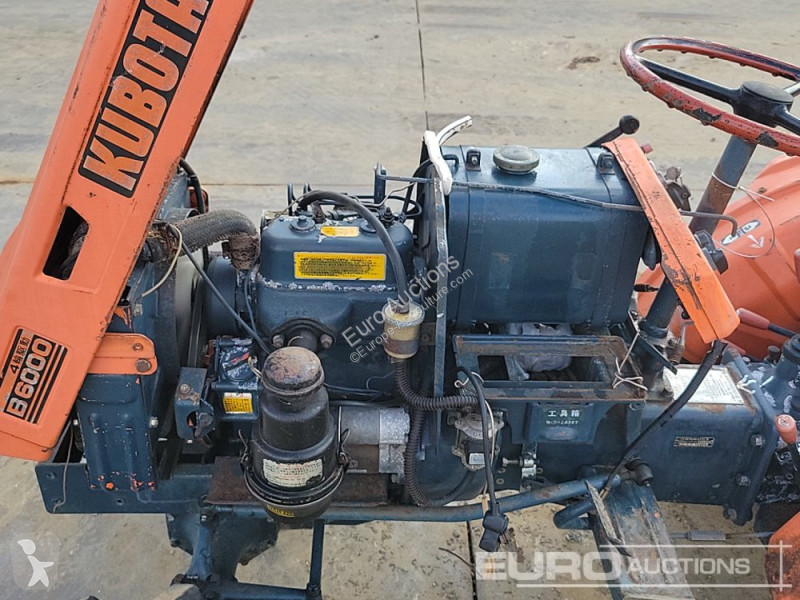 جرار زراعي  B6000