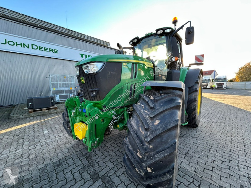 Zemědělský traktor John Deere 6M 250...