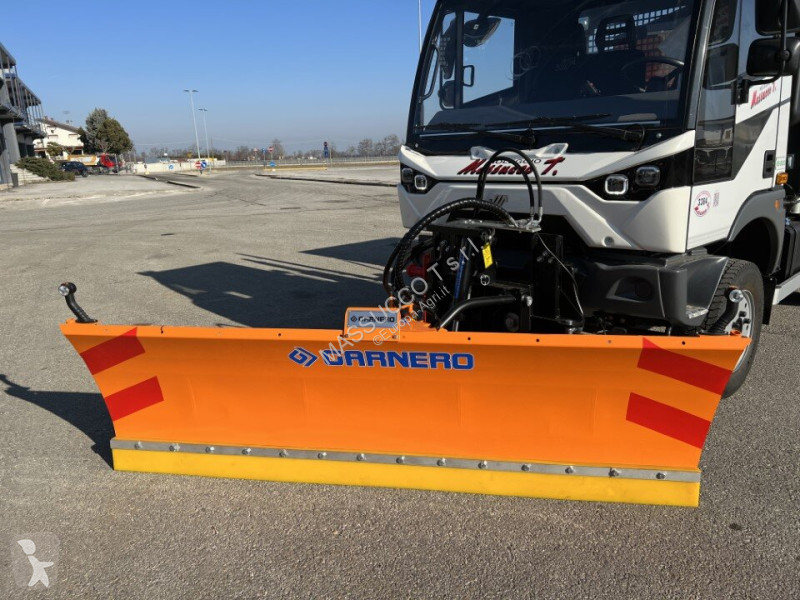 Lantbrukstraktor Aebi Schmidt MT760