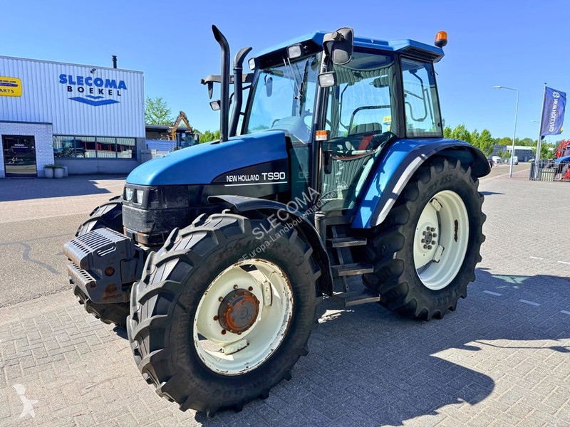 New Holland TS90 4WD Shuttle tractor