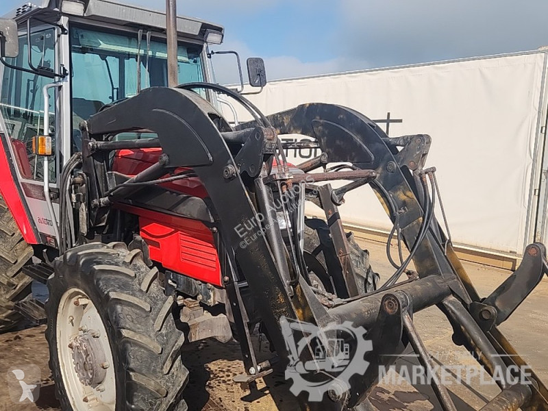 Сільськогосподарський трактор Massey Ferguson 3060