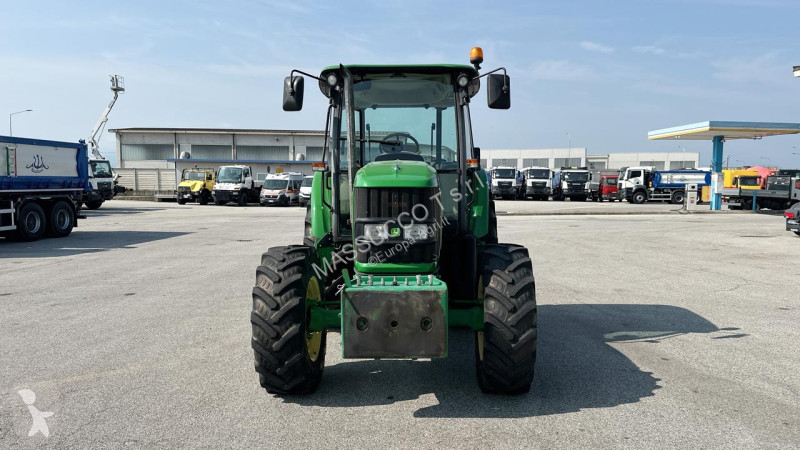 Tractor agrícola John Deere 6100D