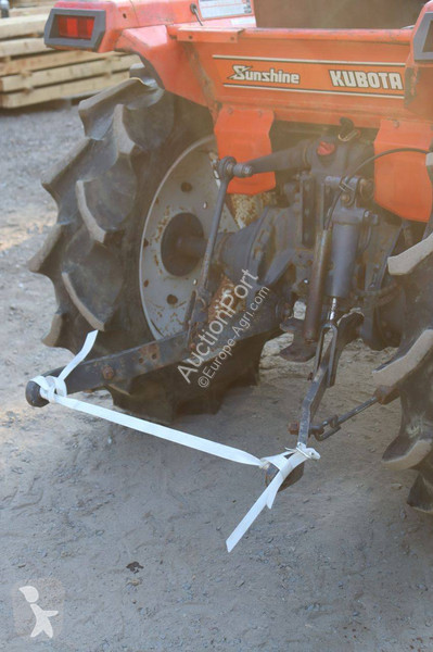 جرار زراعي Kubota L1-235