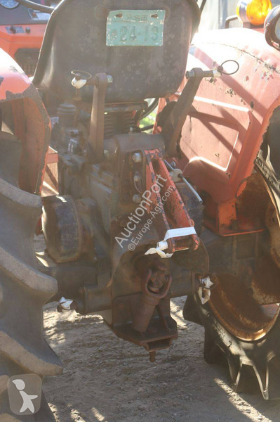 Zemědělský traktor Hinomoto E264