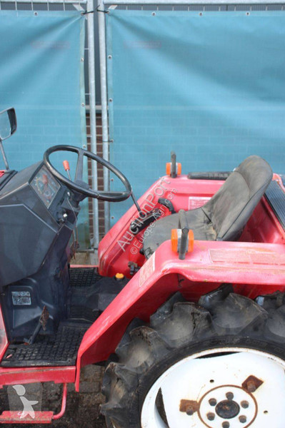Сільськогосподарський трактор Yanmar F18D