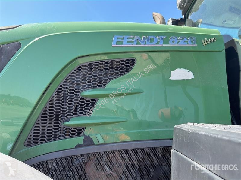 Сільськогосподарський трактор Fendt 828 Vario