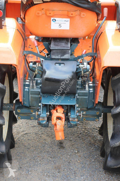 Сільськогосподарський трактор Kubota B1400DT
