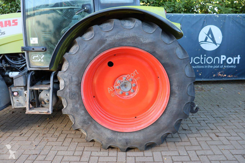 Tractor agrícola Claas 340 AXOS