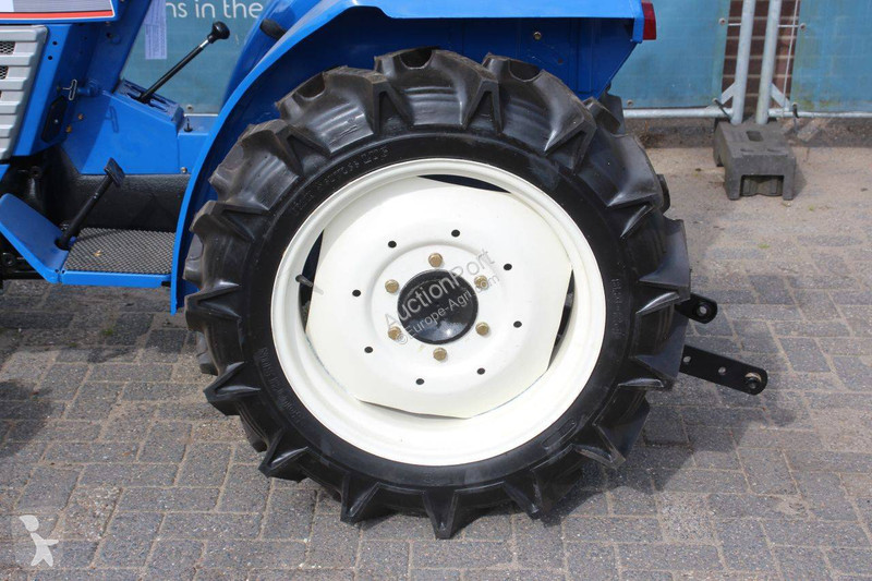 Tractor agrícola Iseki TL1900F