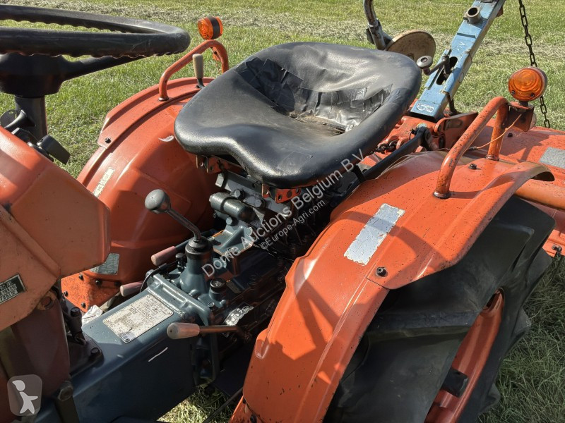 Tractor  B7001