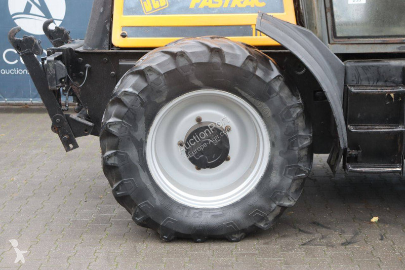 Zemědělský traktor JCB Fastrac 1135