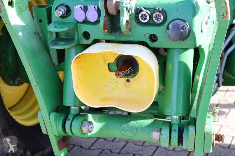 Zemědělský traktor John Deere 6195R