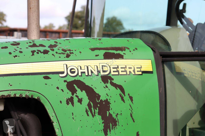 Zemědělský traktor John Deere 6320