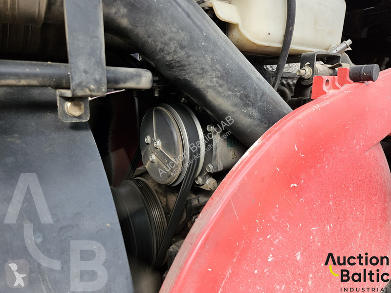 Zemědělský traktor Massey Ferguson 6480