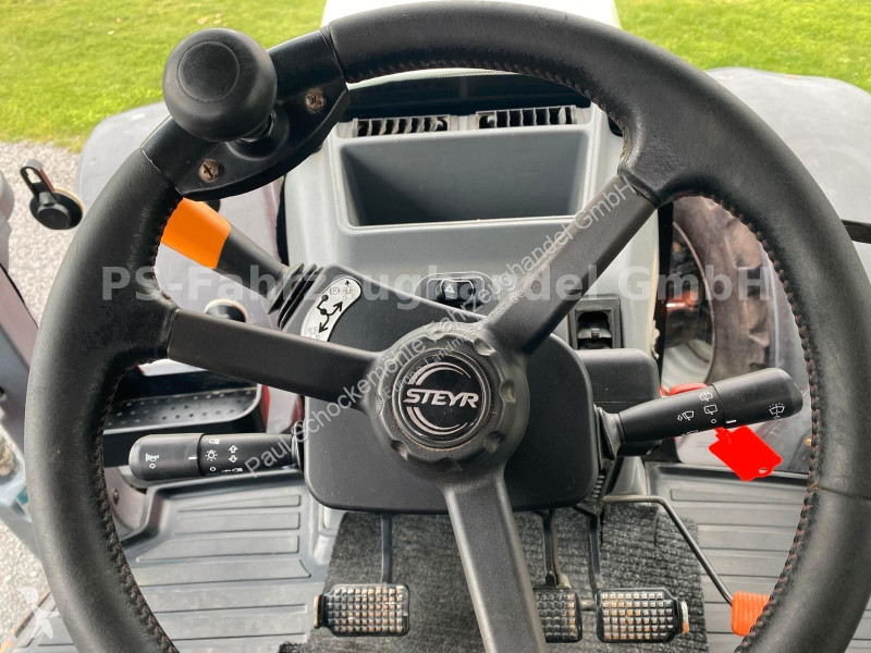 Tractor Steyr 6220...