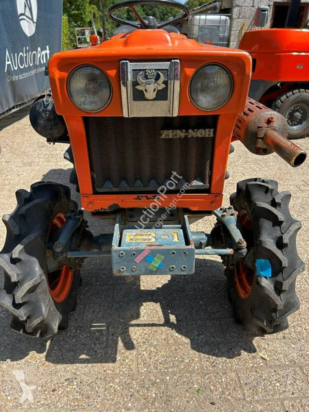 Tractor  B7001
