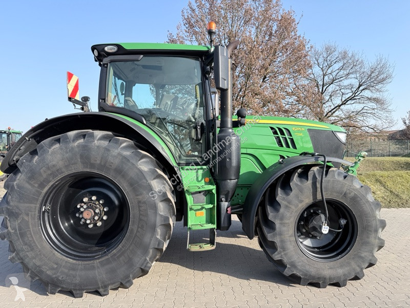 Tracteur agricole John Deere 6215R