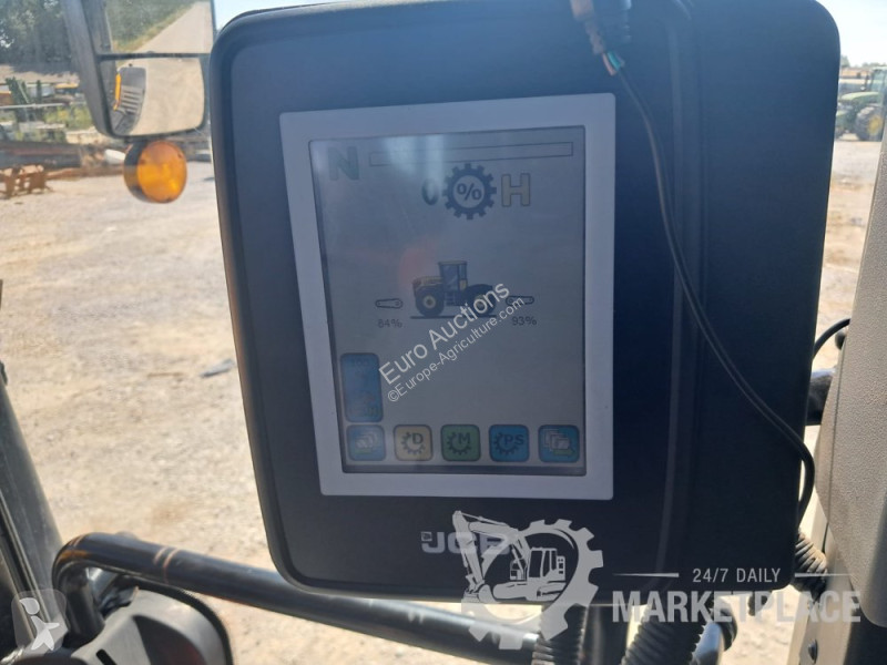 Сільськогосподарський трактор JCB FASTRAC 4220