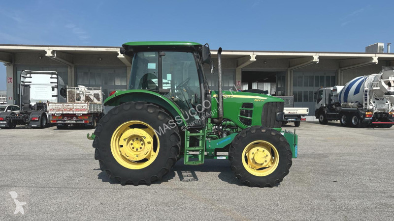 Tractor agrícola John Deere 6100D