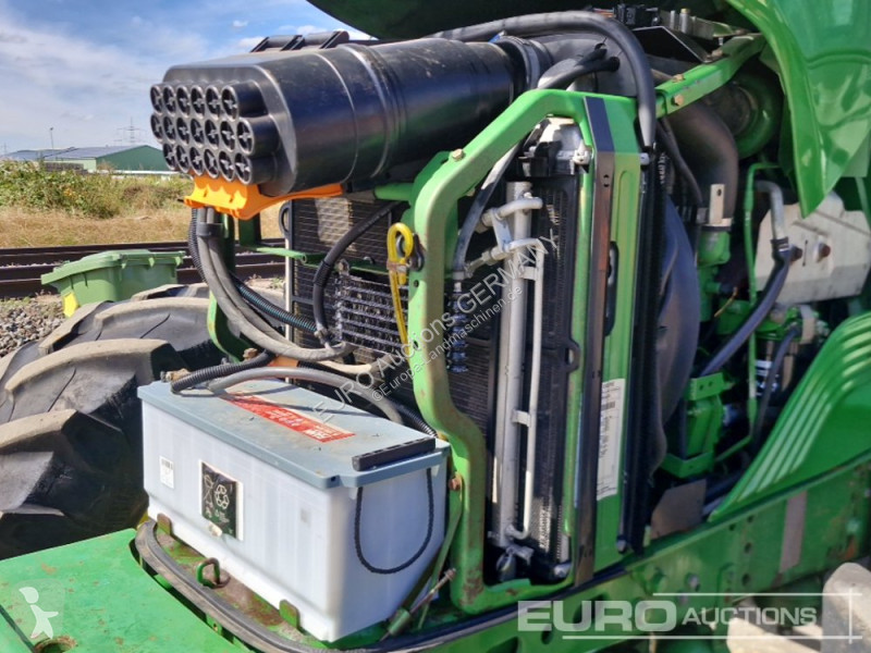 Zemědělský traktor John Deere 6330