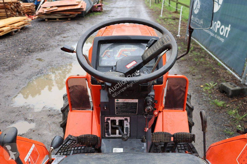 جرار زراعي Kubota Sunshine L1-215