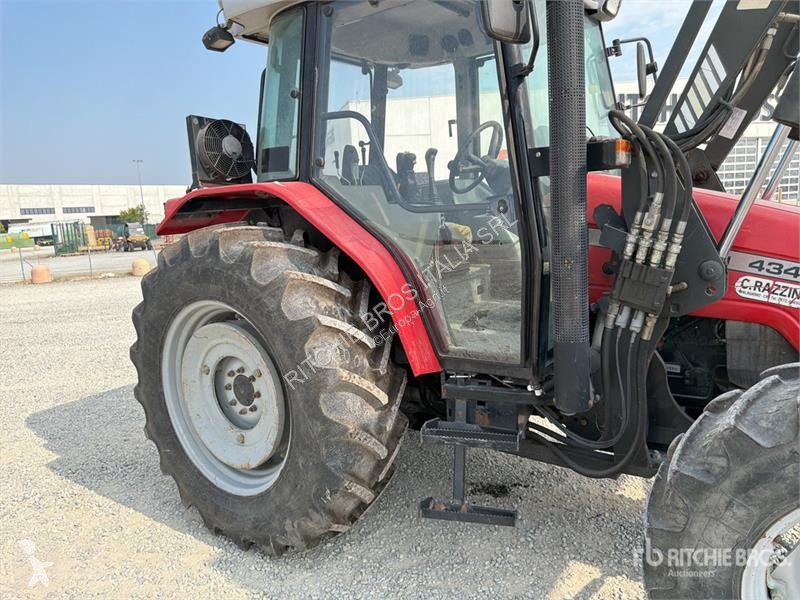 Сільськогосподарський трактор Massey Ferguson 4345