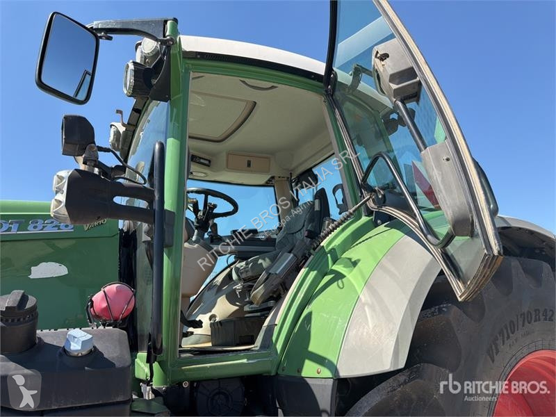 Сільськогосподарський трактор Fendt 828 Vario