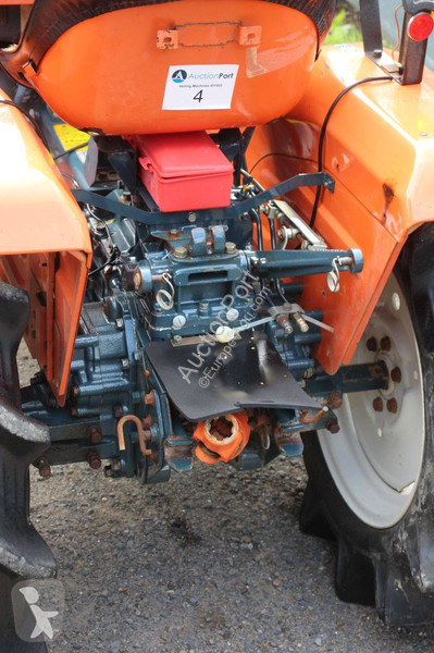 Сільськогосподарський трактор Kubota B1500DT