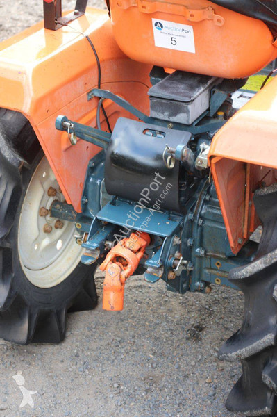 Сільськогосподарський трактор Kubota B1400DT