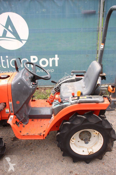 Сільськогосподарський трактор Kubota KJ11