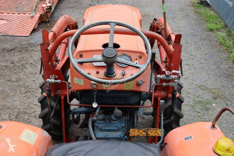 Kubota L2000DT tractor