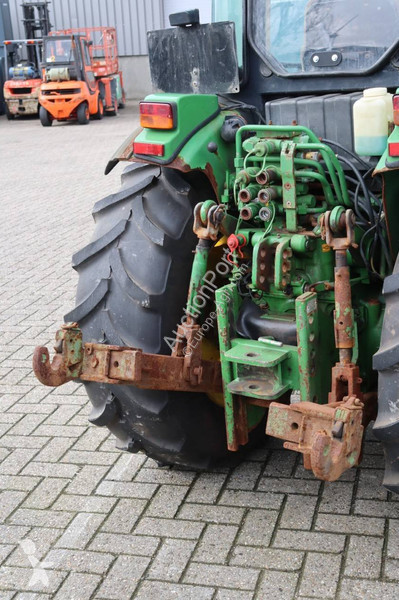 Tractor agrícola John Deere 5615 V