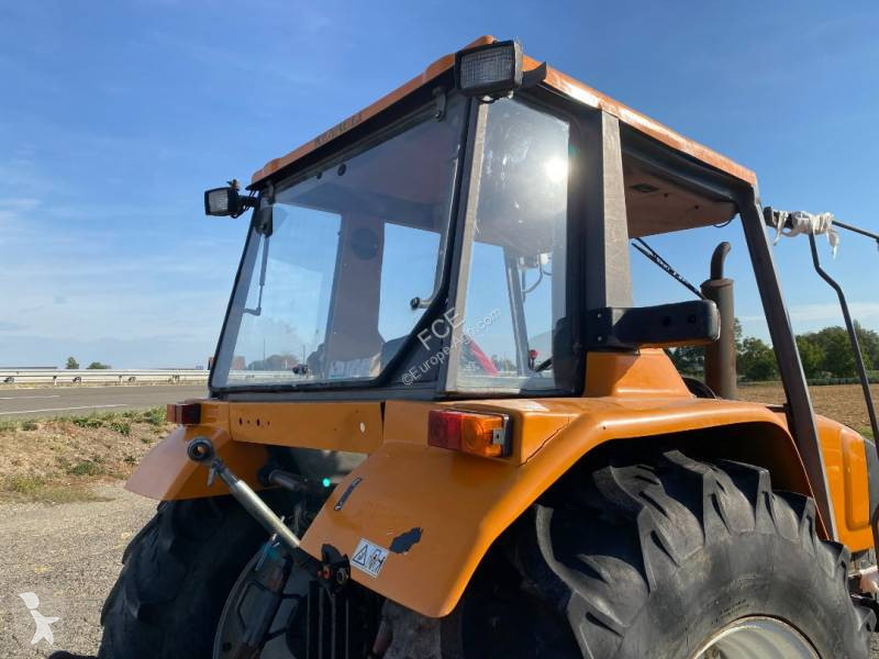 Tractor Renault 330  endommagé
