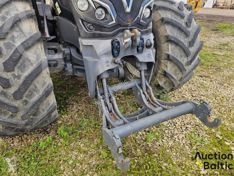 Tracteur agricole Valtra