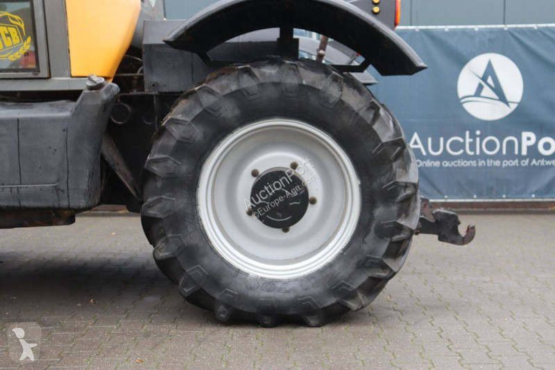 Zemědělský traktor JCB Fastrac 1135