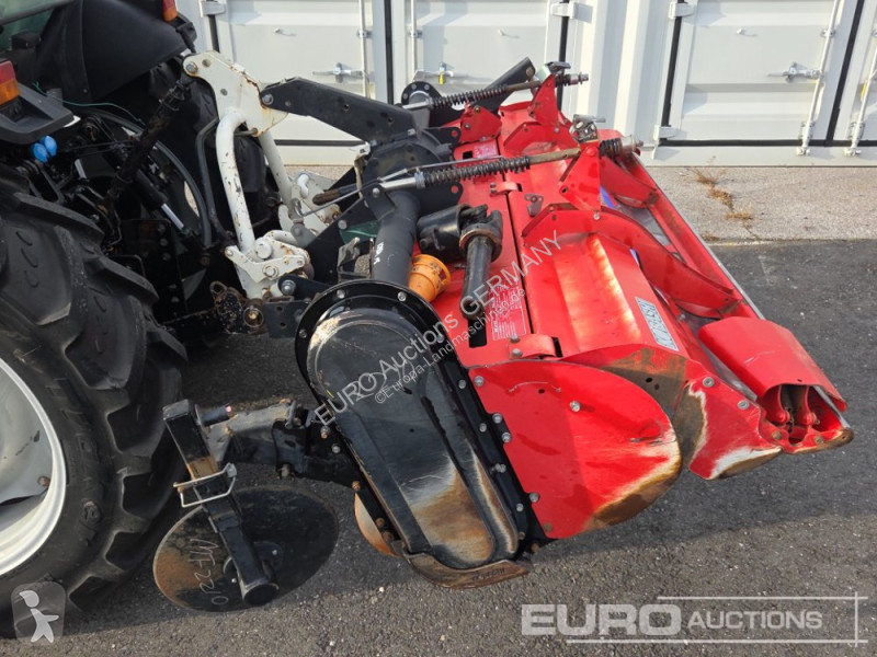 Zemědělský traktor Massey Ferguson 2210