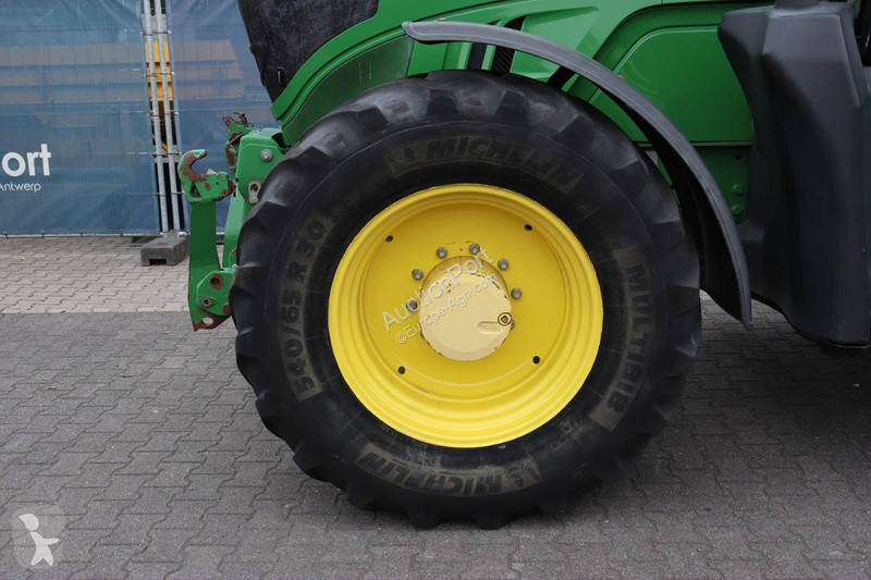 Zemědělský traktor John Deere 6190R